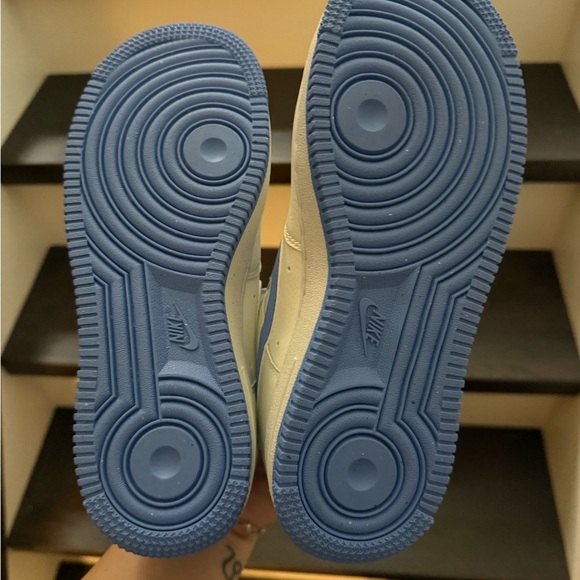 Women’s Nike Air Force 1 - Picture 3 of 3